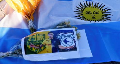 "نشعر بخيبة أمل".. كارديف يستأنف ضد قرار فيفا بشأن سالا